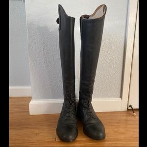 Women’s Ariat english tall boots.